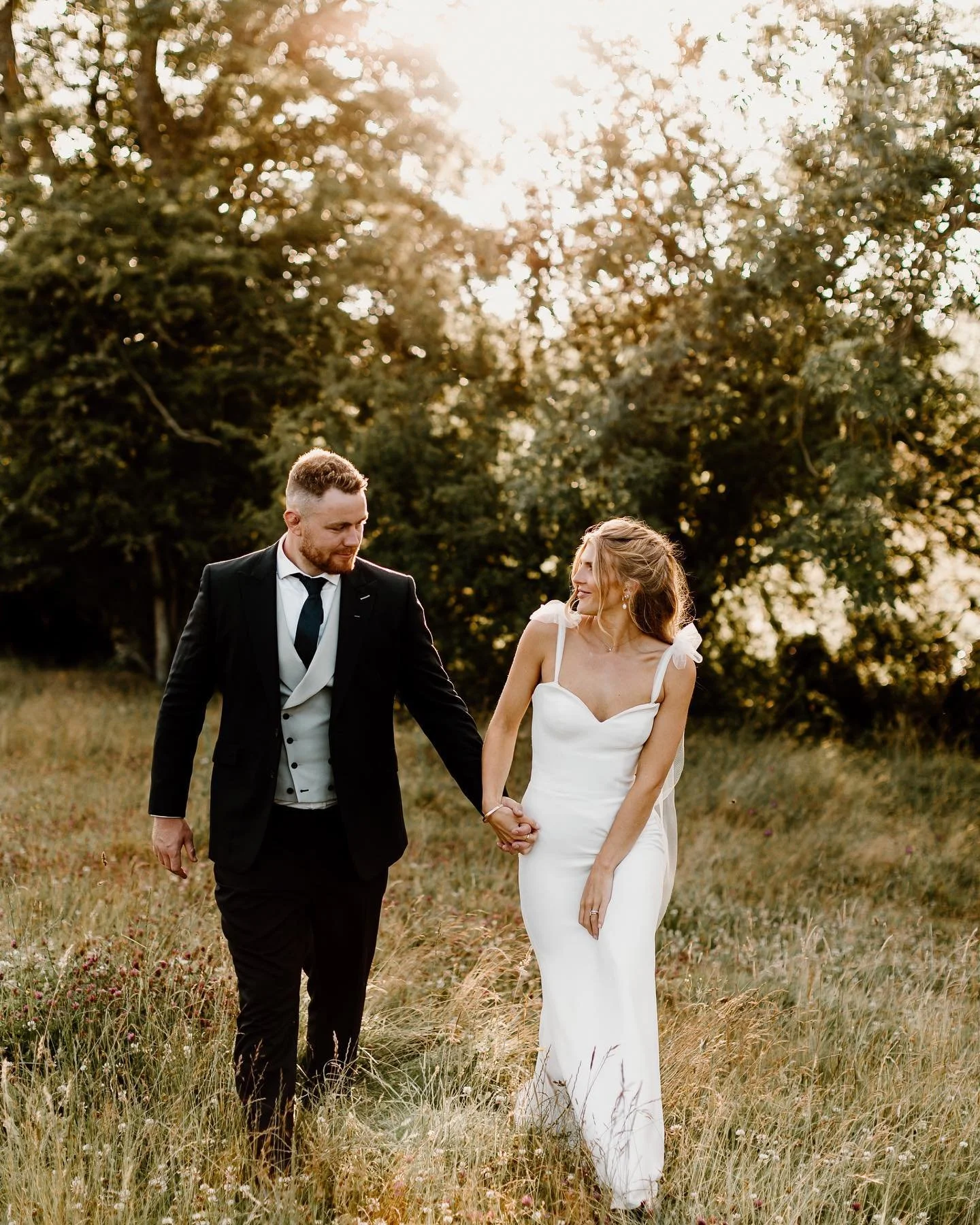 Molly &amp; Harry | The Compton Gallery✨

What a wedding. What a couple 🤩

It was such a pleasure to capture your beautiful day. Thank you for having us @mollygaddie &amp; @hjelrington 🤍

Loved working alongside @rolling.film and @lloydmoore

Venue