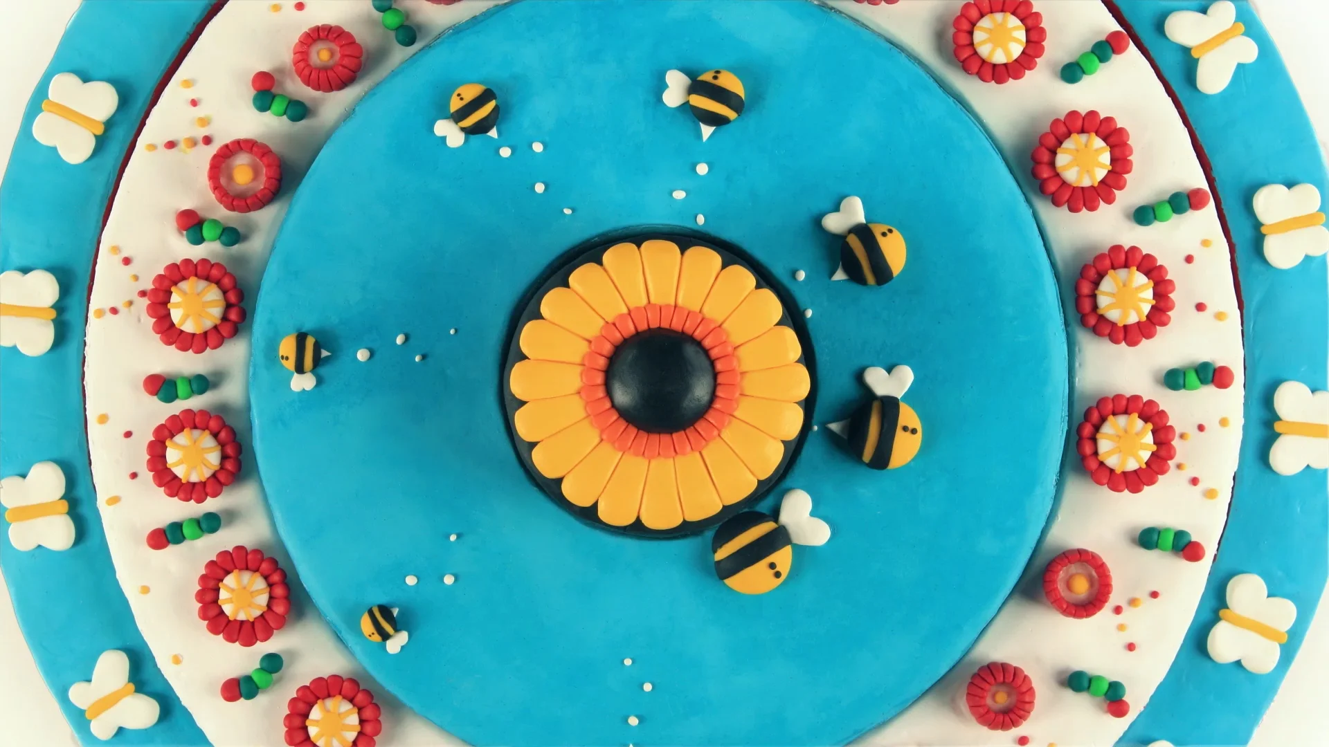 EXXON-MOBIL--THE-DOT---Young-Illustration-&-Animation-Studio-Manchester-2D,3D,-STOP-MOTION,-PAPER-CRAFT,-CLAYMATION,-zoetrope, flowers, bees, lifecycle, pollination -ANIMATION.jpg.jpg