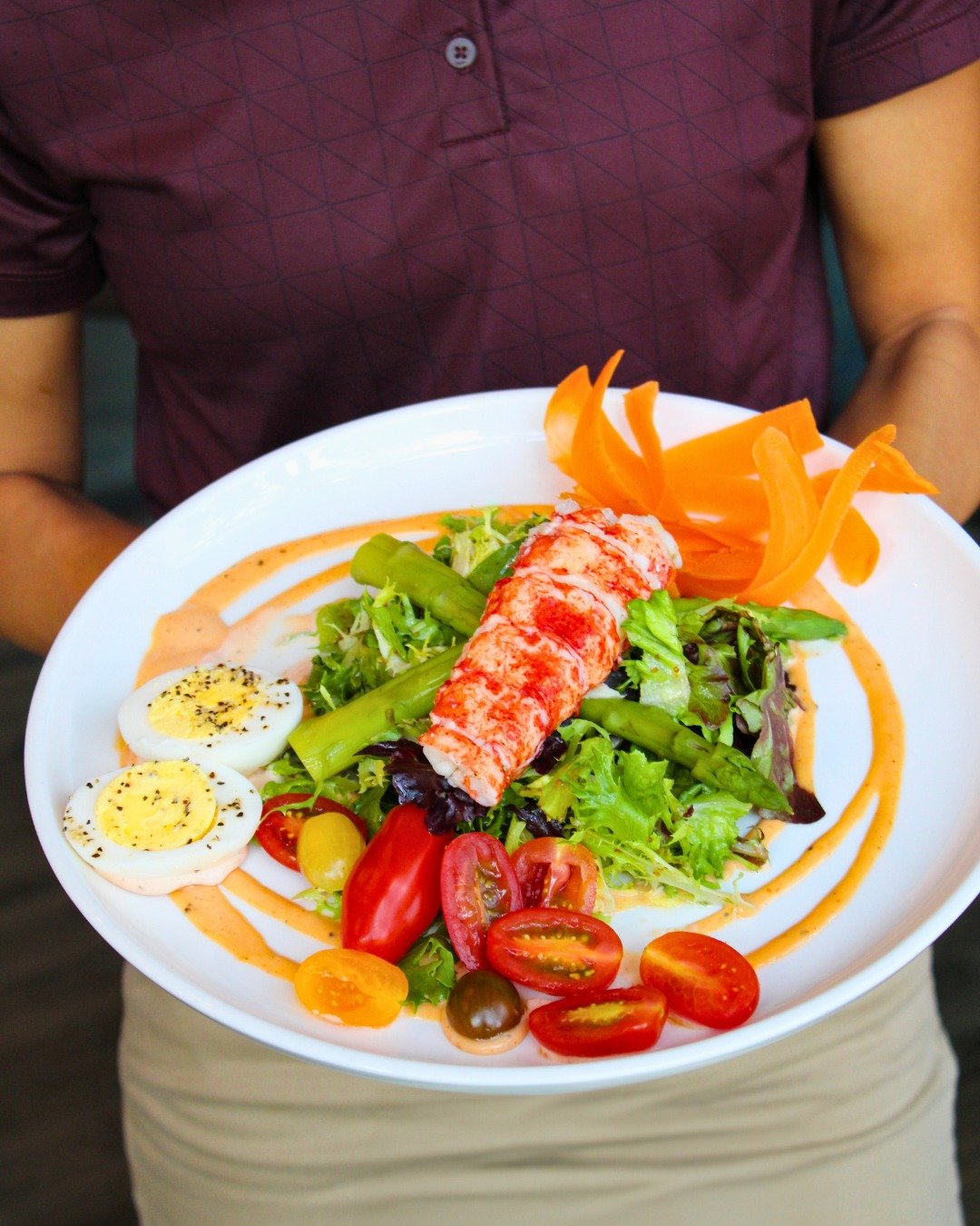 A true taste of luxury in every bite! 🦞🥗 
Our Lobster Louie Salad is a perfect mix of Lettuce, Asparagus, Tomato, Egg, Smoked Paprika, and signature Louie Dressing. Fresh, flavorful, unforgettable.