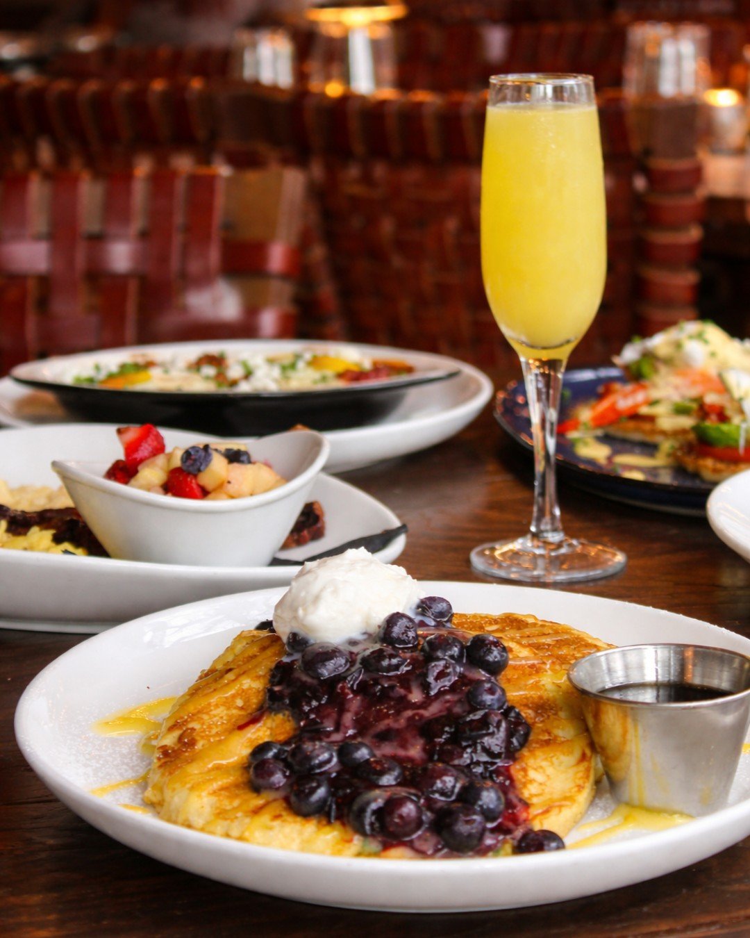 Easter Sunday looks like this 🐣🥂
Brunch, mimosas, and time well spent around the table. Happy Easter from all of us at River &amp; Post.💙