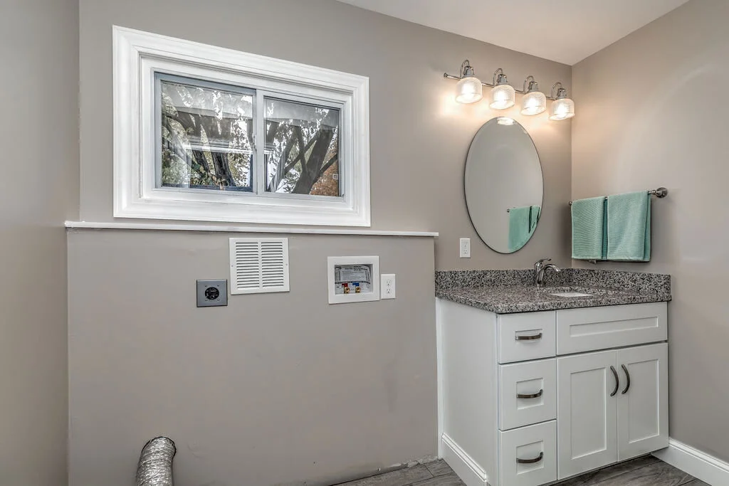 Laundry&Bathroom-1.jpg