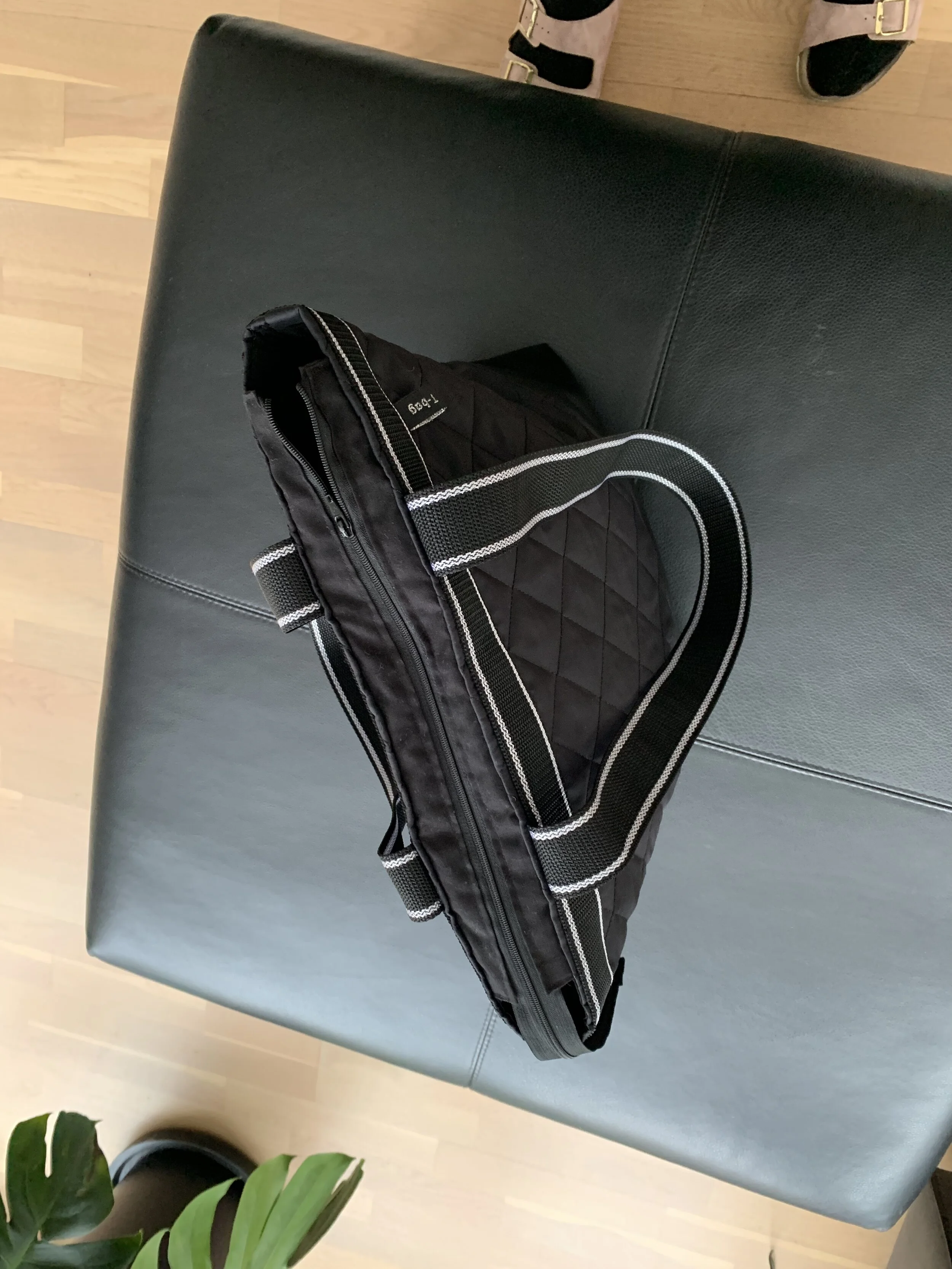 22004DB9-A10B-4656-BDB4-11A7E8A3555E