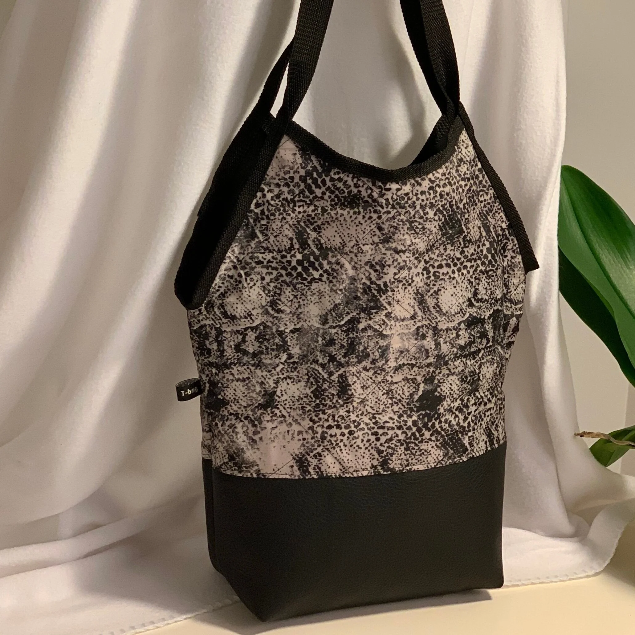 96559D7F-4FF4-421F-B816-C3891A5DDB2E