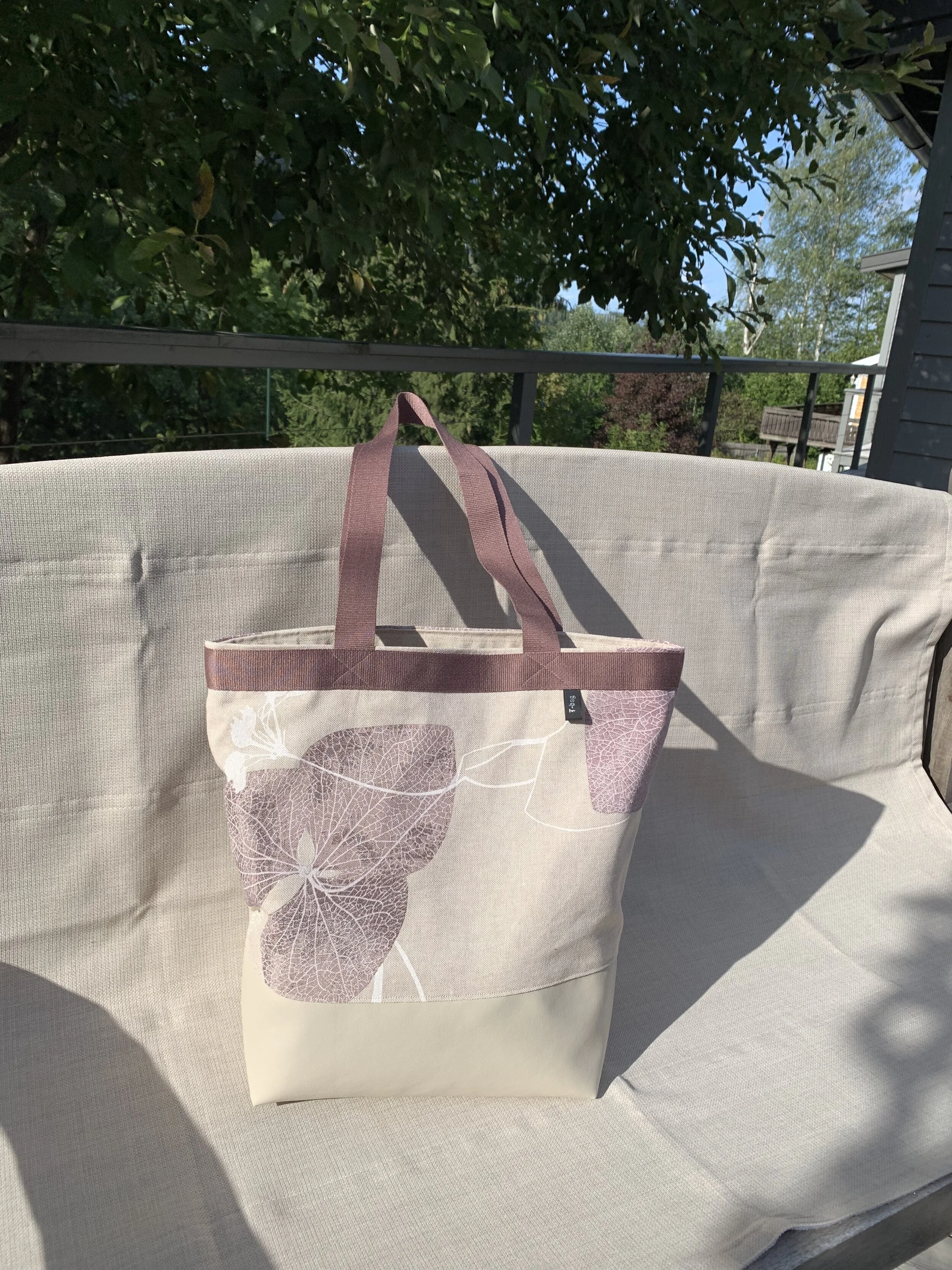 4A17A993-F899-490A-BFDA-D24174526010