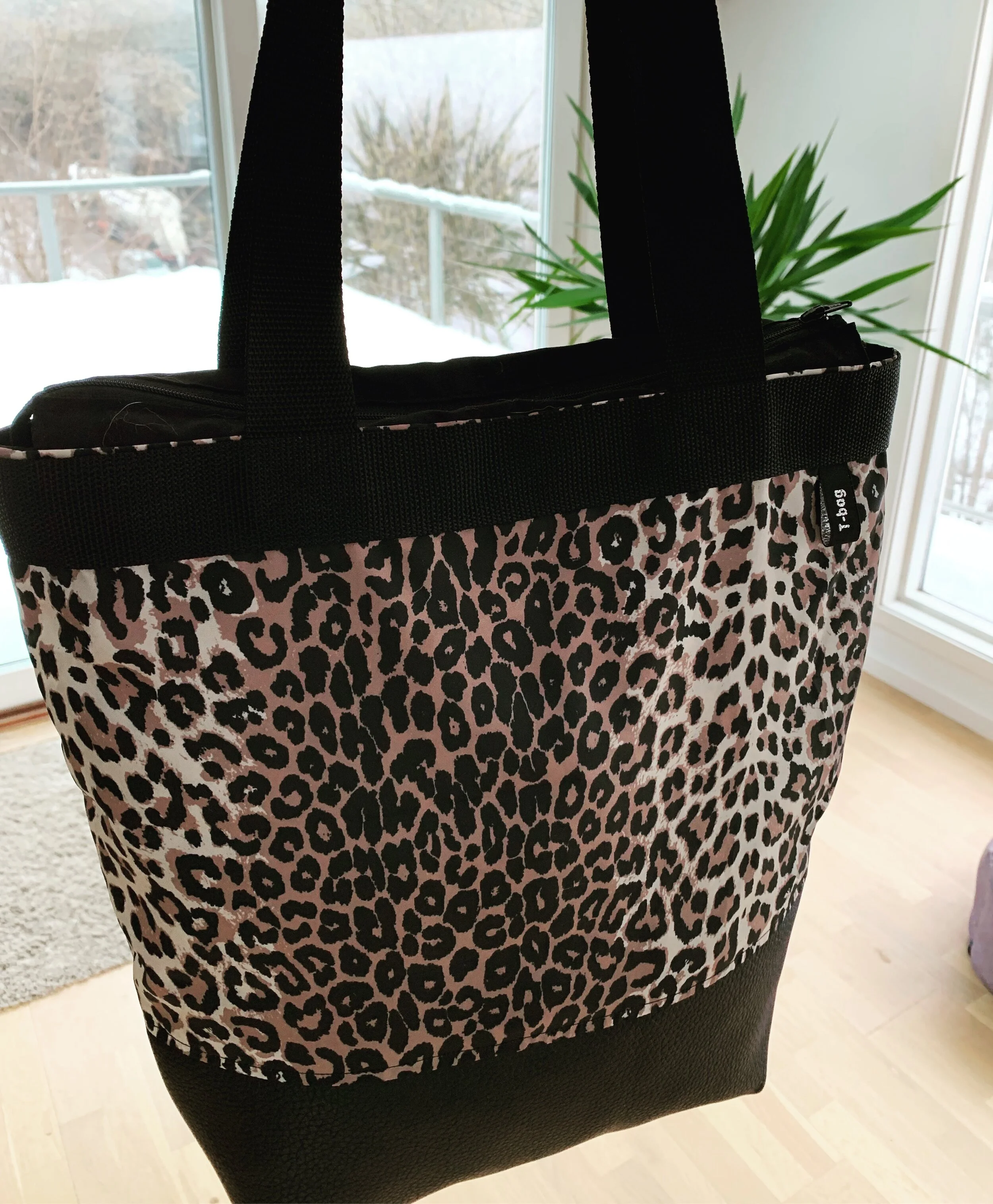 EAF826D2-0691-49FB-822C-FCFBA010AC95