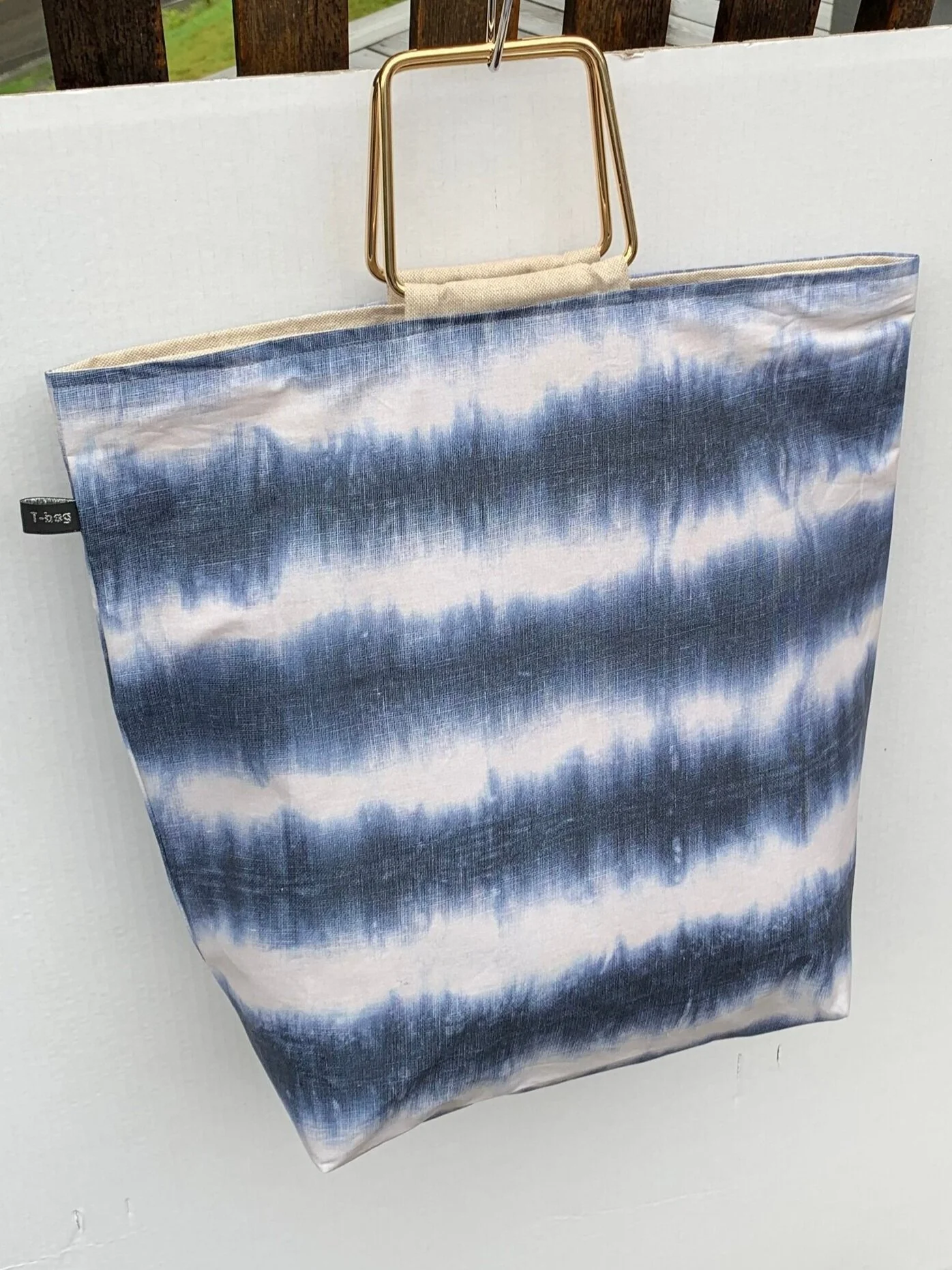 1498A90F-3C87-4DD0-B0FC-AF09C23AF21E