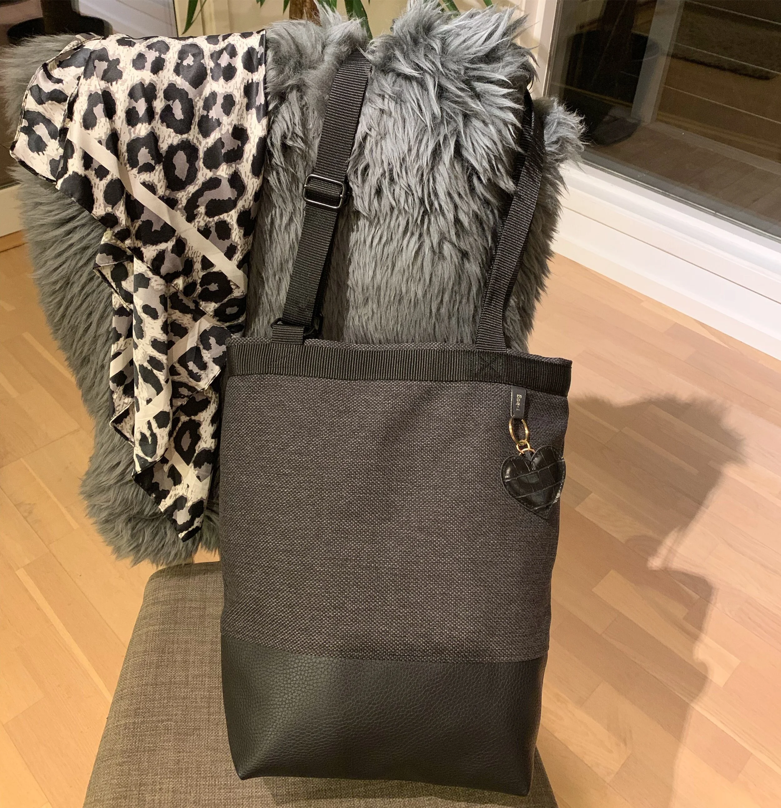 B2FD2B50-2002-49E6-A339-FD09D8259F0A