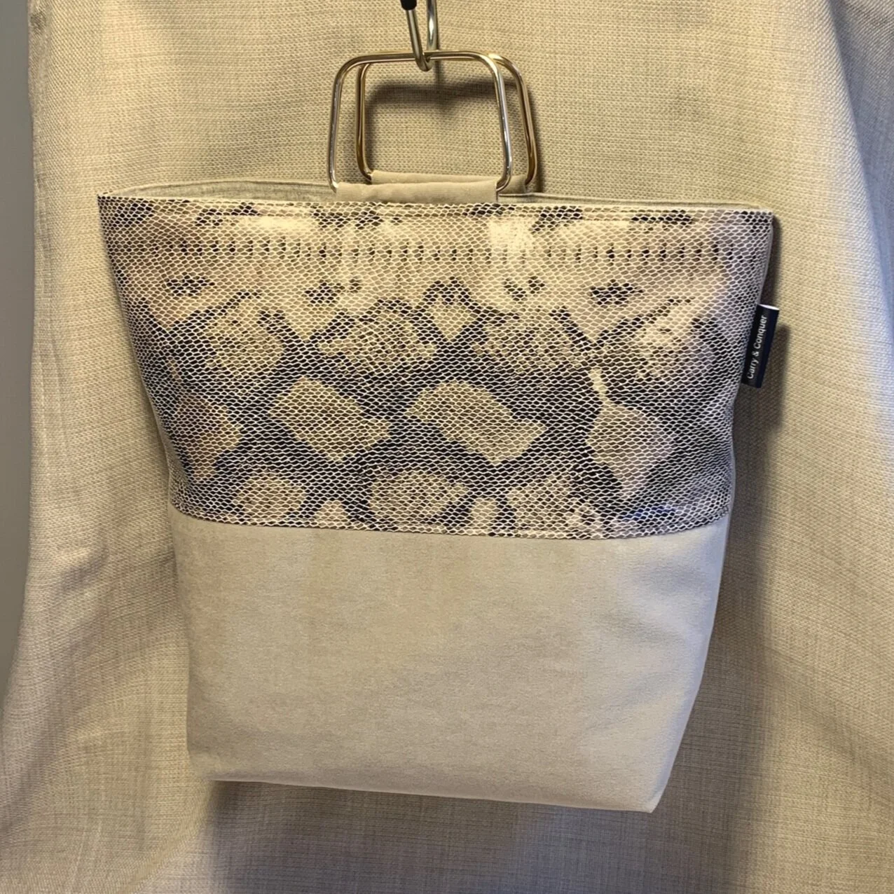 2DC0BB01-D5A0-4617-BE9D-91AF6845F73D