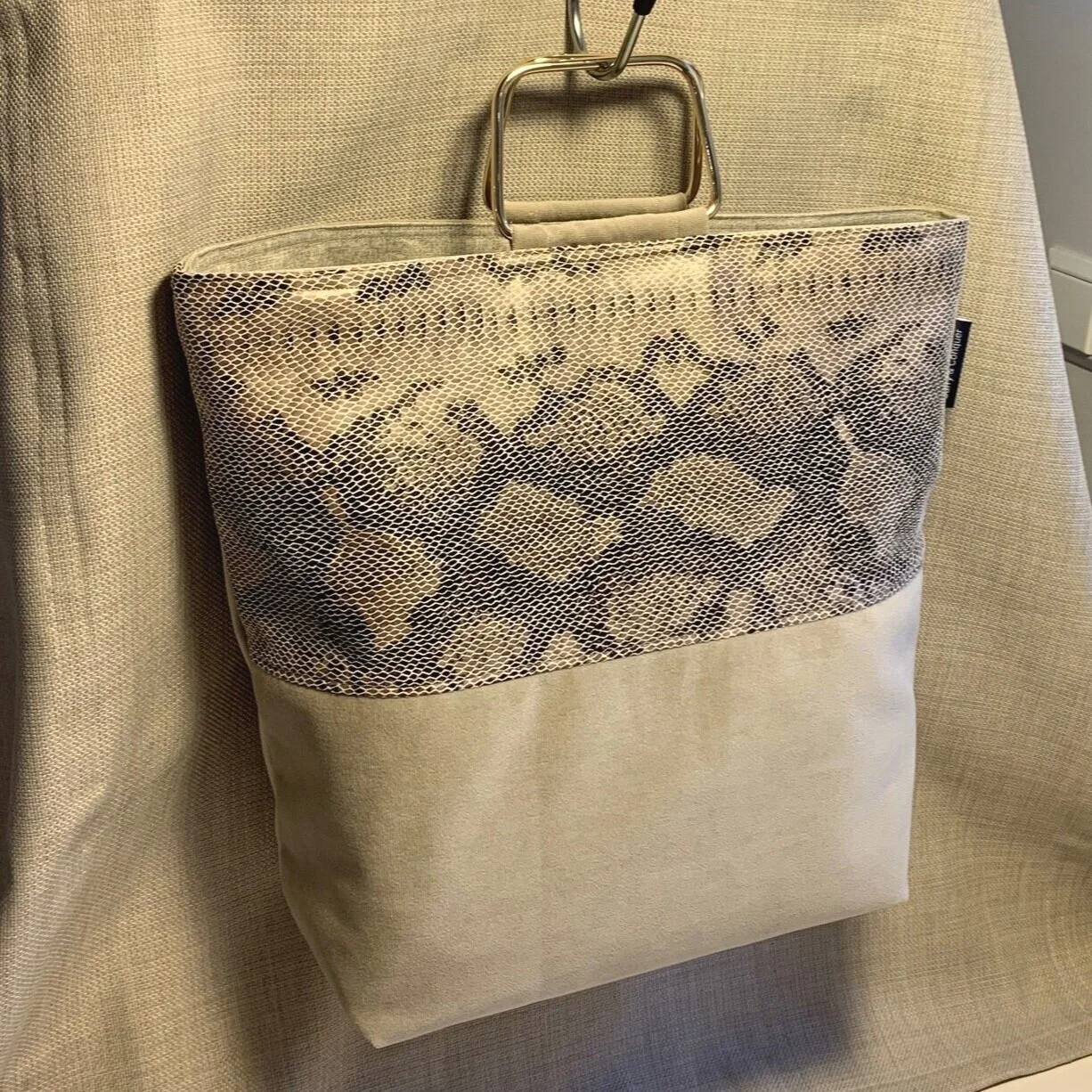 47E8FC85-5719-49D3-B2E0-BC4D808DF626