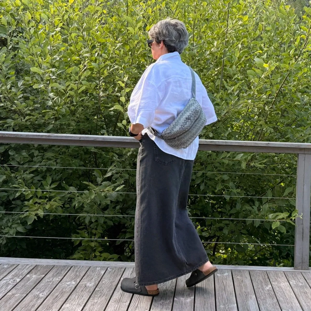 Sideview of wo.man wearing the Fjord crossbody sling