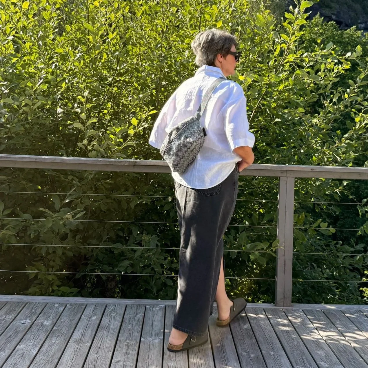 model in cool outfit wearing the Fjord crossbody sling.