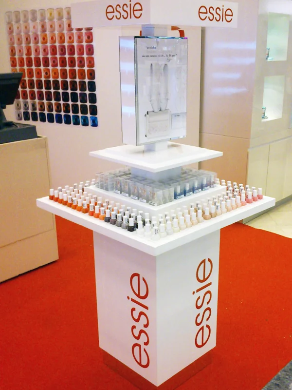 Stand_Nails_Corner_ECI-Essie_08.jpg