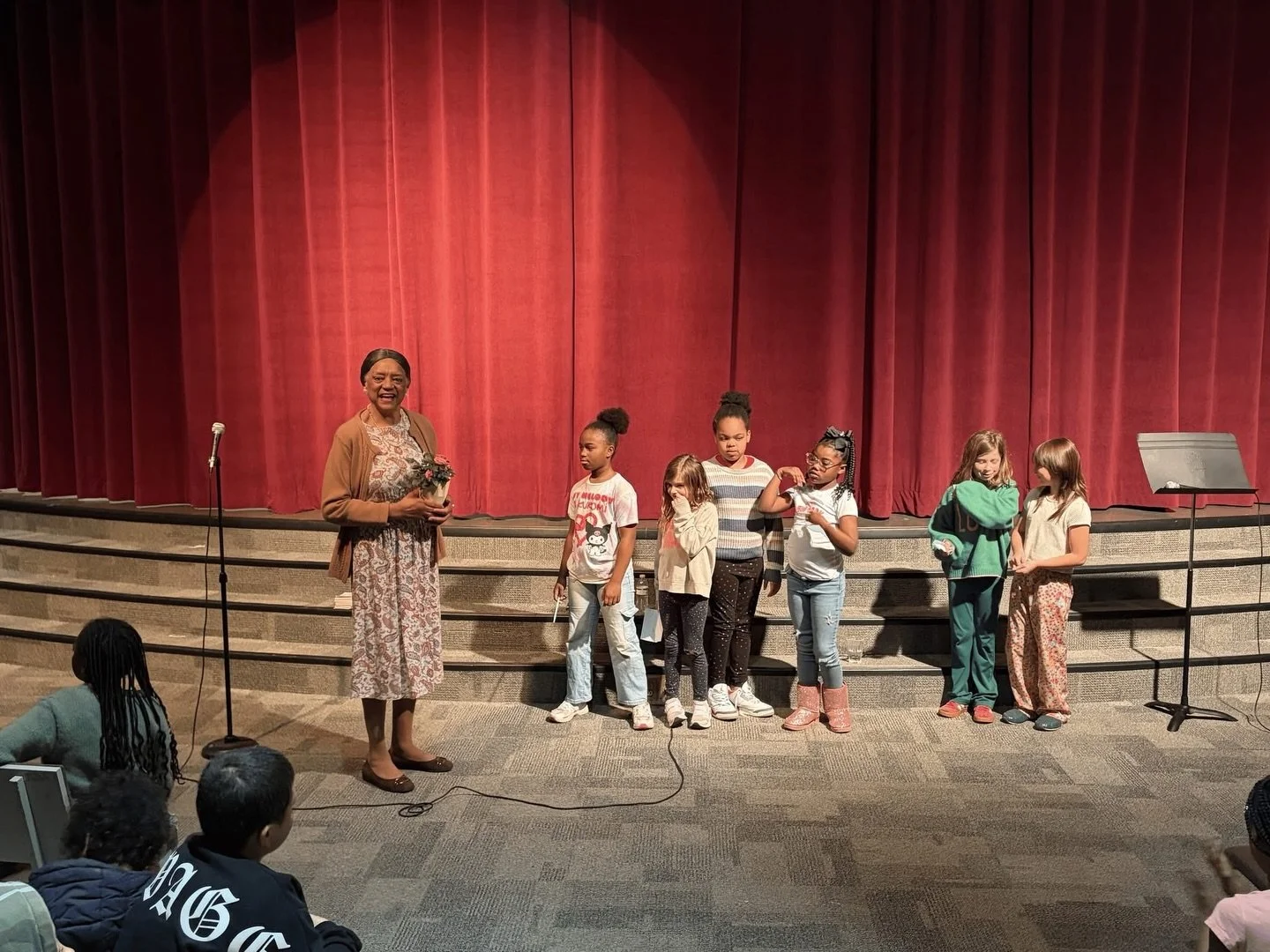 Last Friday, students at Ira B. Jones Elementary got a visit from history. ✨

TAPAS Artist, Becky Stone brought Rosa Parks to life for IBJ 3rd grade students. After weeks of learning about the Jim Crow era, the Montgomery bus boycott, and the courage