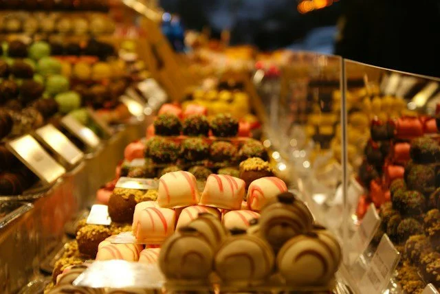 A Candy Shop Owner, a Customs Officer, and a Beloved Family