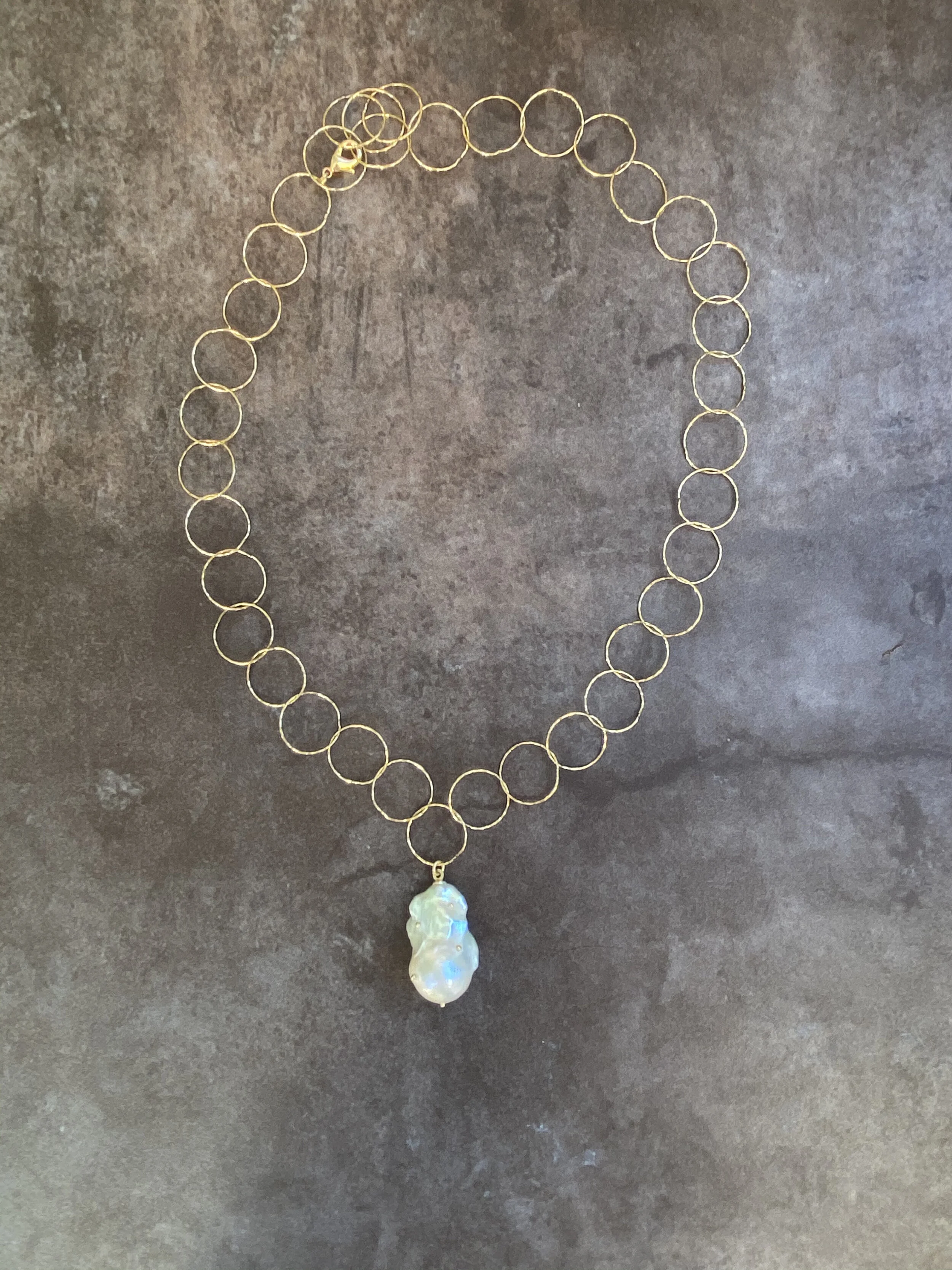 Large Baroque Freshwater Pearl on Gold Fill Circle Chain 142.jpg