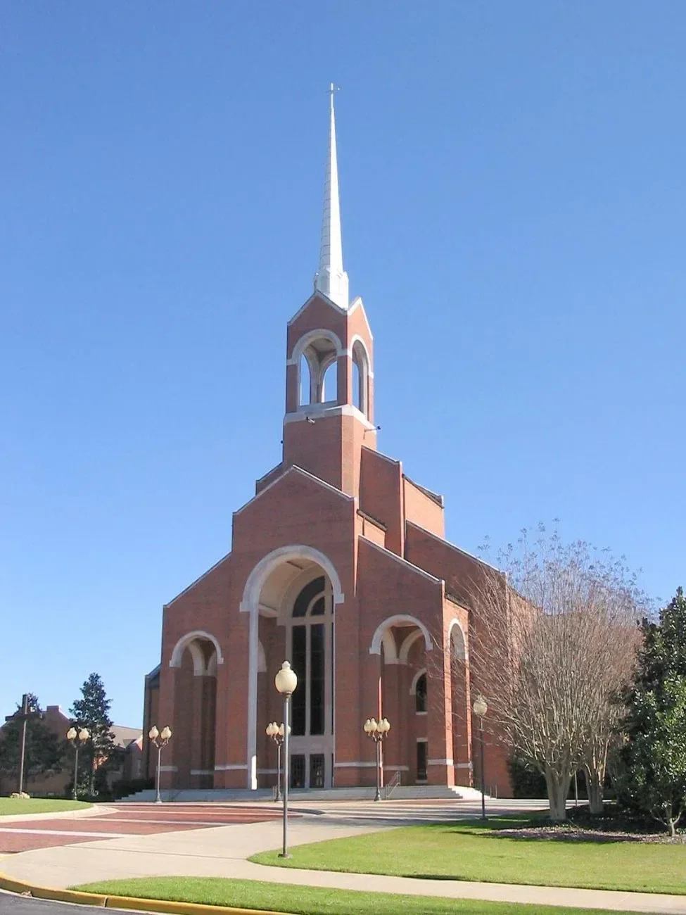 Fachada de Briarwood Presbyterian Church en Alabama, Estados Unidos.