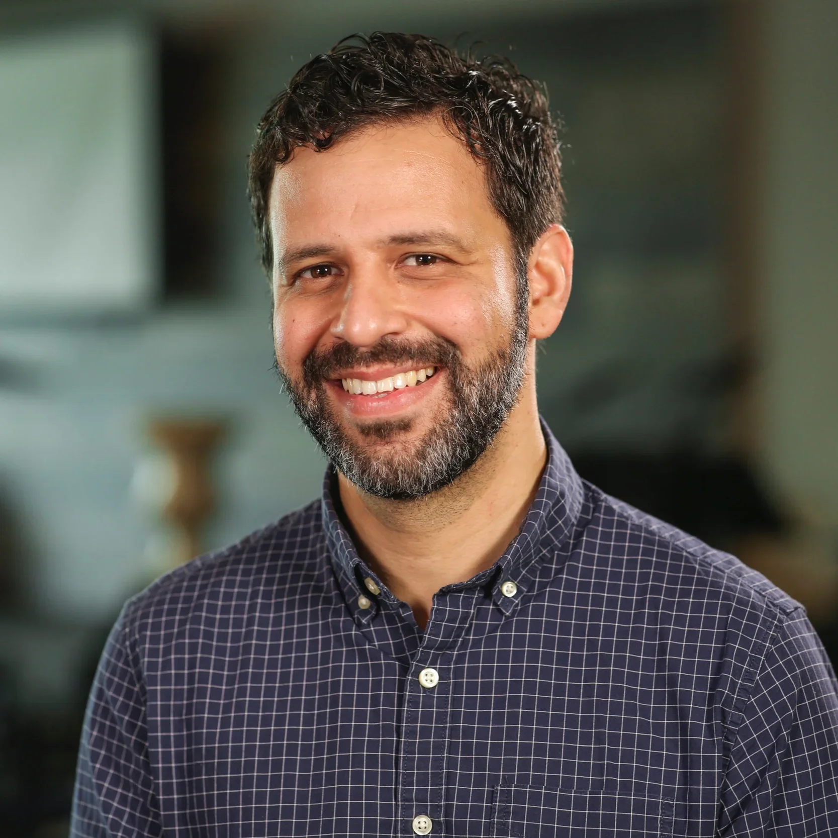 Pastor Yamil Alejandro. Yamil es el anciano de gobernanza de la iglesia.