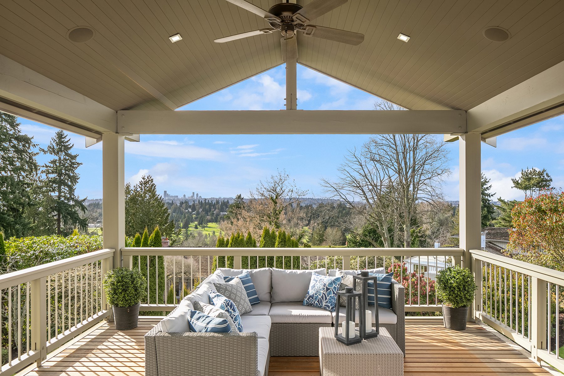 clyde-hill-bellevue-washington-home-staging-outdoor-living.jpg