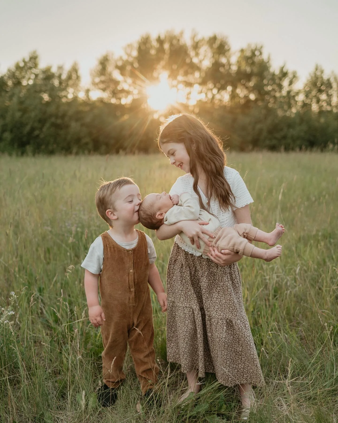 Full of sunshine and tender moments ☀️ I know this family very well and during our time together I had to take a moment and just smile with tears in my eyes. Here we were, documenting something they prayed and longed for &hearts;️
