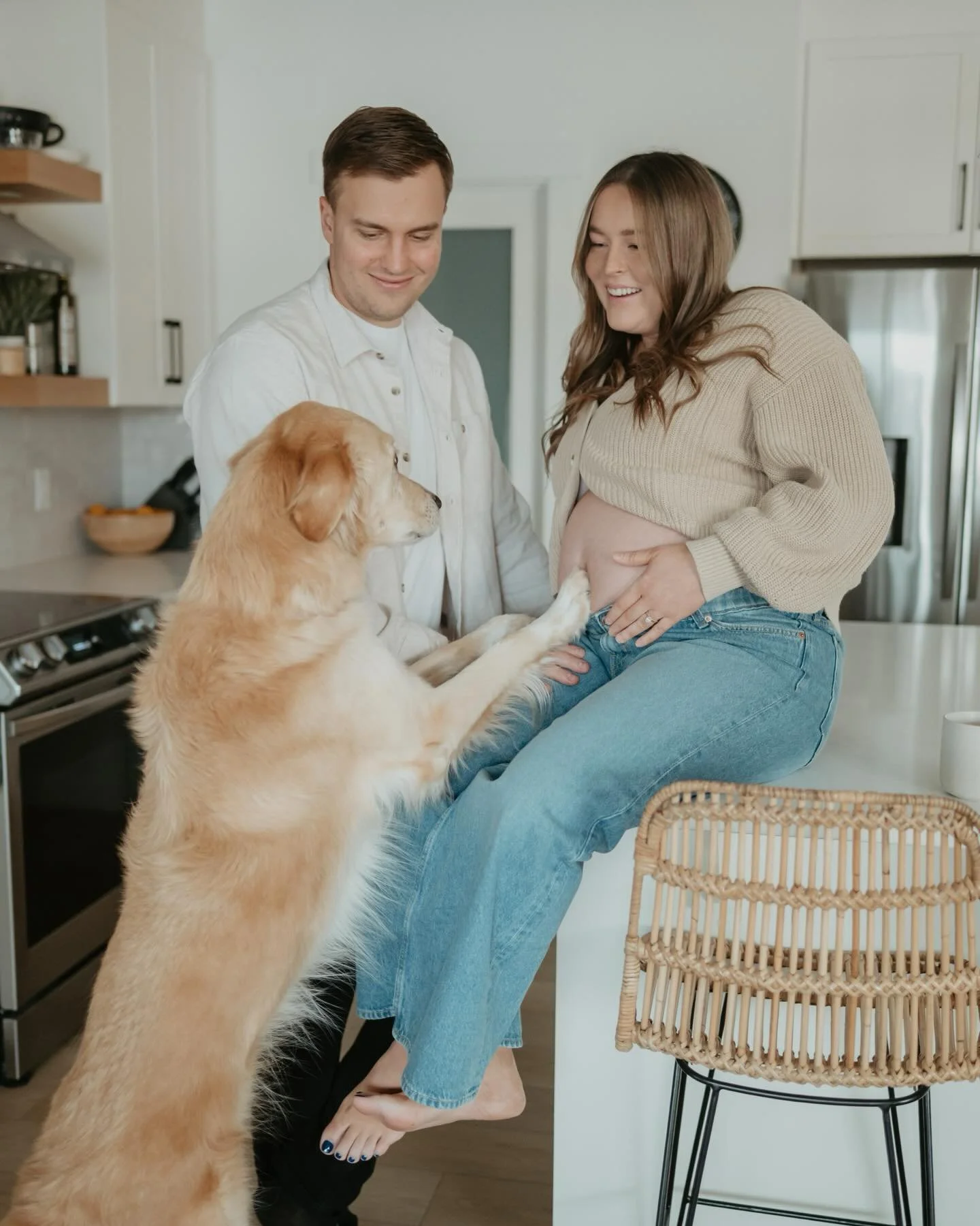 From bump to bundle of joy, my maternity and newborn package has got you covered! Plus, your galleries will be cohesive and consistent - a big bonus! 

Keep swiping to meet the cutest little boy and his furry sibling who stole the show 🥰