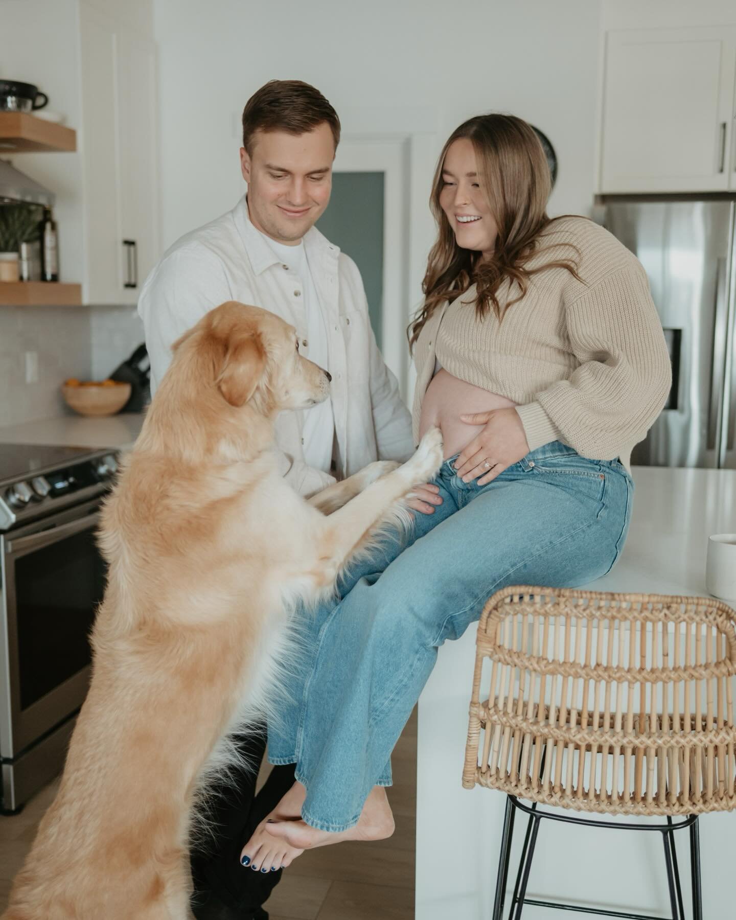 From bump to bundle of joy, my maternity and newborn package has got you covered! Plus, your galleries will be cohesive and consistent - a big bonus! 

Keep swiping to meet the cutest little boy and his furry sibling who stole the show 🥰