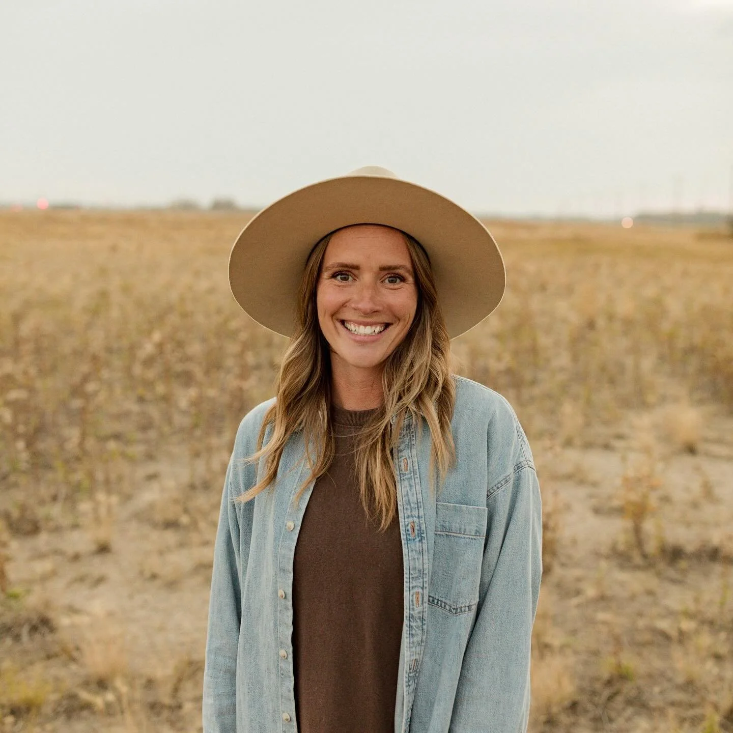 Hey there! 👋🏼 A new profile pic means it&rsquo;s time to share it on the feed and do an introduction to all the new followers here!

I&rsquo;m Andrea! The girl behind the camera and making silly faces at your kids to get them smiling during our ses