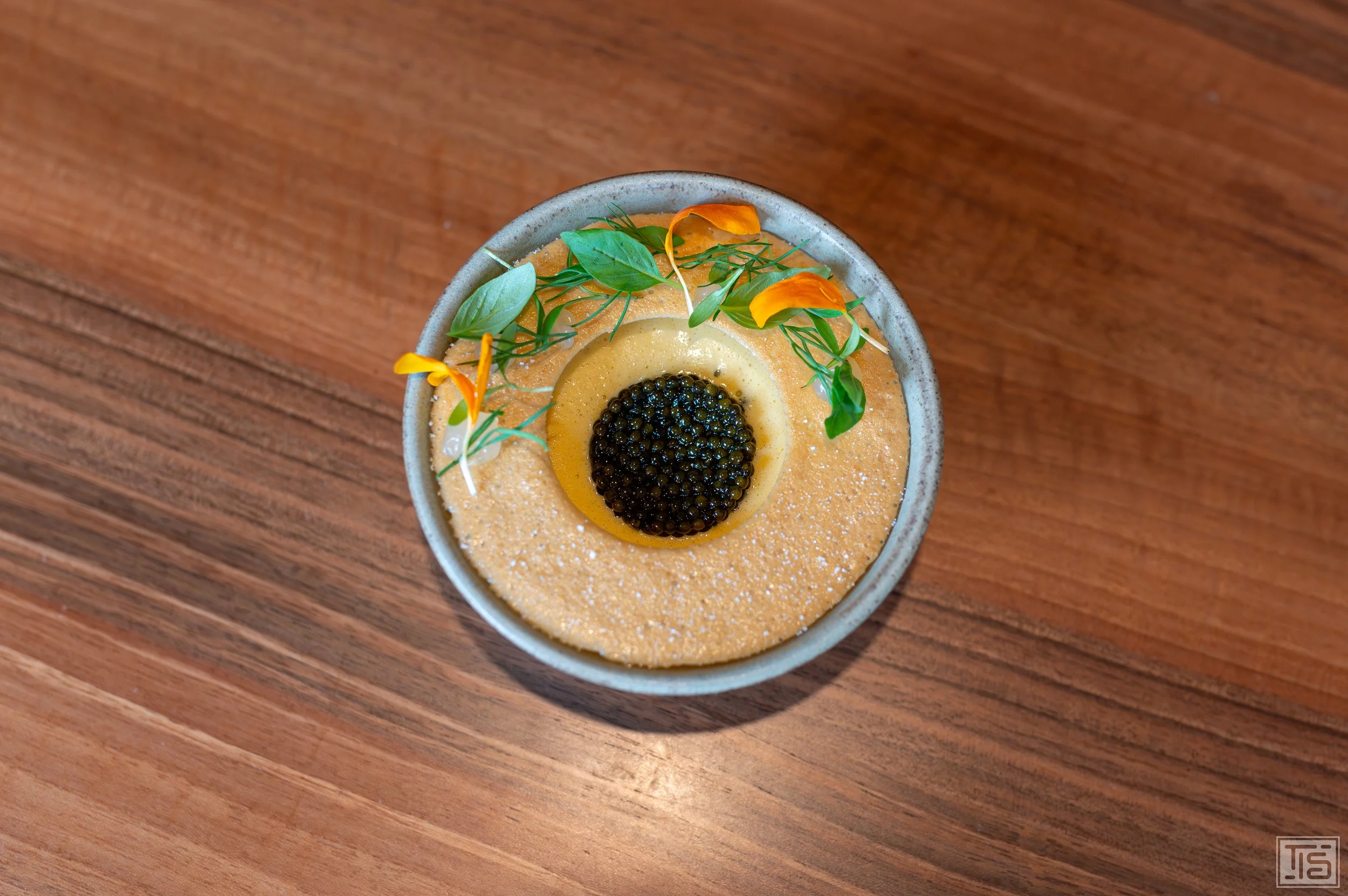 Chawanmushi mit Kaviar, Zabaglione und Kräutern, The Counter Zürich
