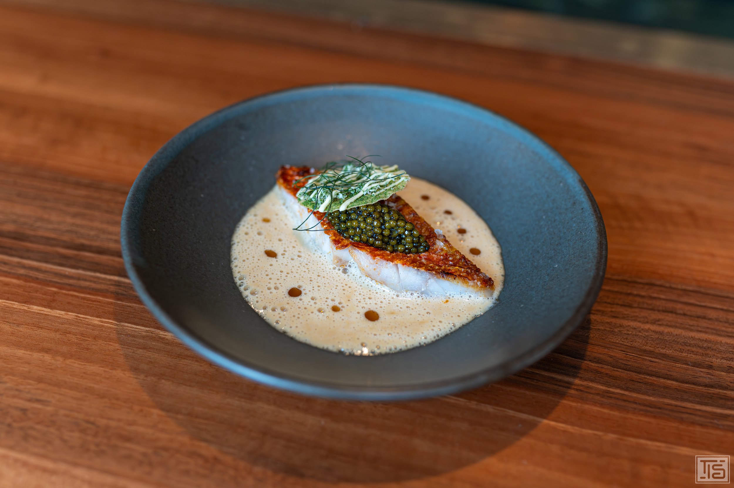Rotbarbe mit Kapern, Vanille-Beurre-blanc und Kaviar, The Counter Zürich