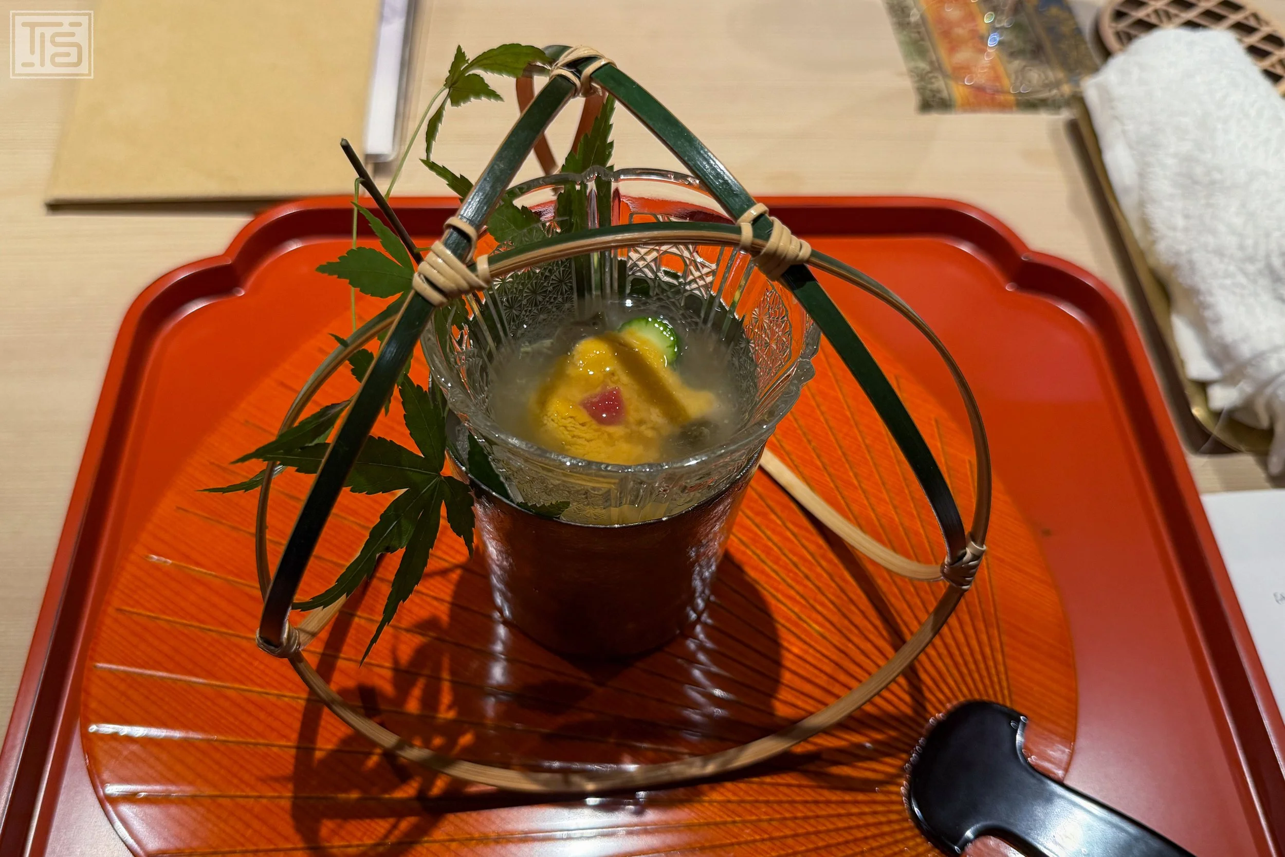 Jun Sai (Wasserschild), Seeigel, eingelegte Pflaume, Gurke im Gion Nishikawa