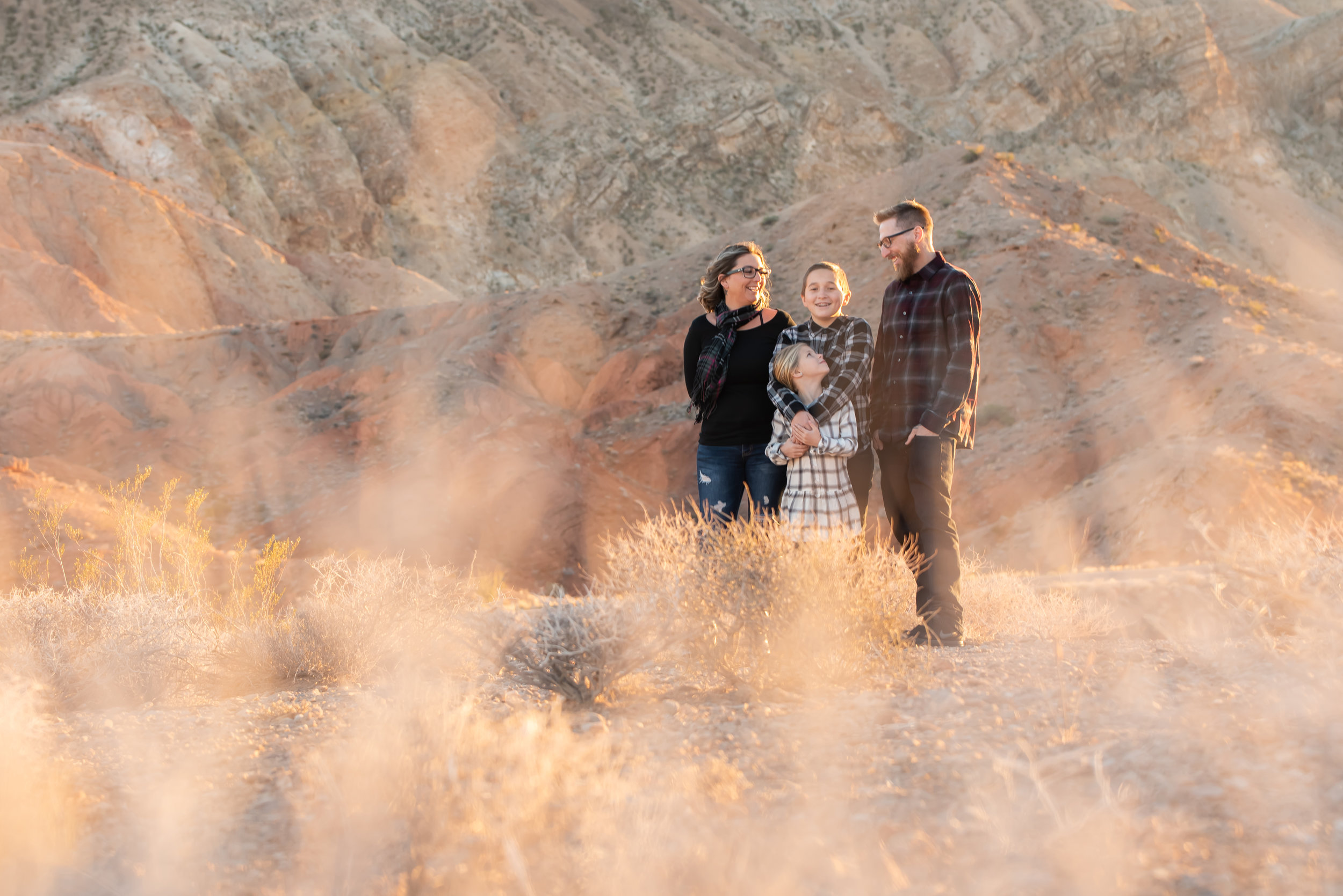 lifestyle-las-vegas-desert-session-family-portraits.jpg