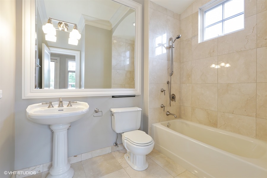 21_728WestMelroseSt_8_ThirdBathroom_LowRes.jpg
