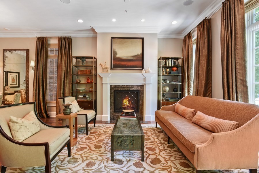 03_2307NorthJanssenAve_900000_LivingRoom_LowRes.jpg