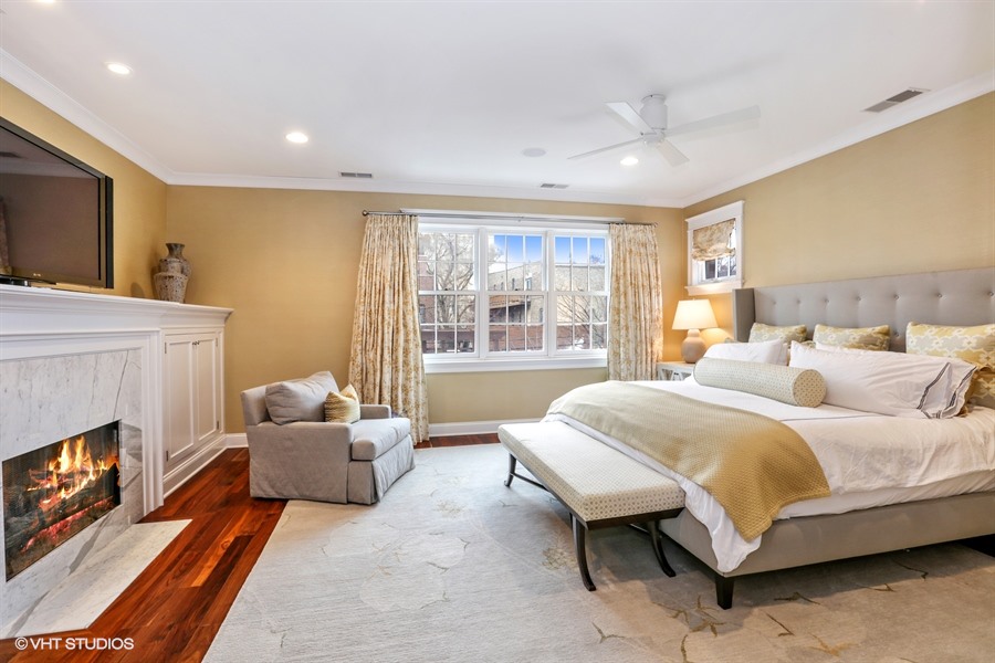 11_2307NorthJanssenAve_14_MasterBedroom_LowRes.jpg