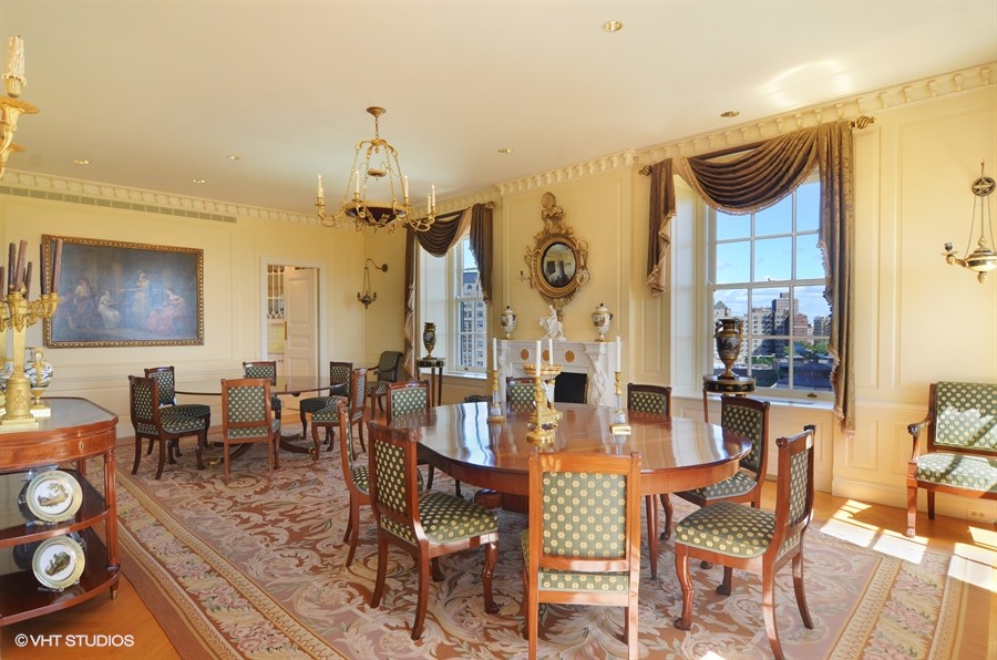 10_2450NorthLakeviewAve_10_369_DiningRoom_LowRes.jpg