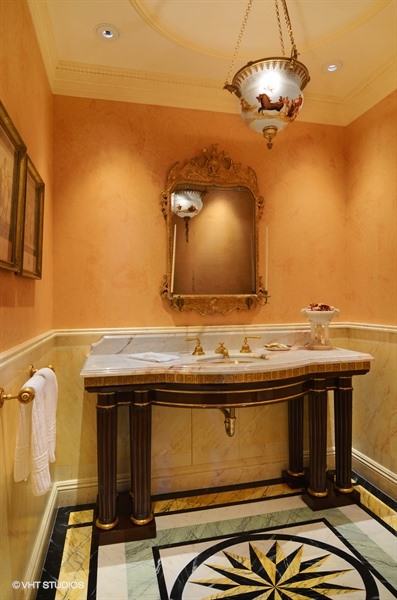 24_2450NorthLakeviewAve_10_7_PowderRoom_LowRes.jpg