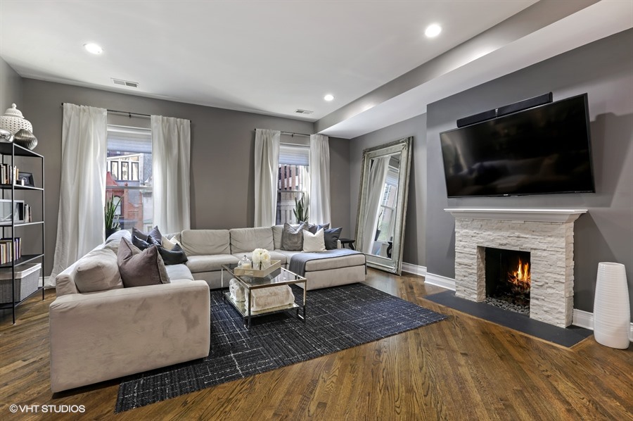 02_76EastElmSt_4_1_LivingRoom_LowRes.jpg