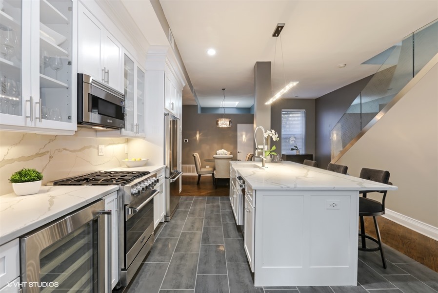 05_76EastElmSt_4_177_Kitchen_LowRes.jpg