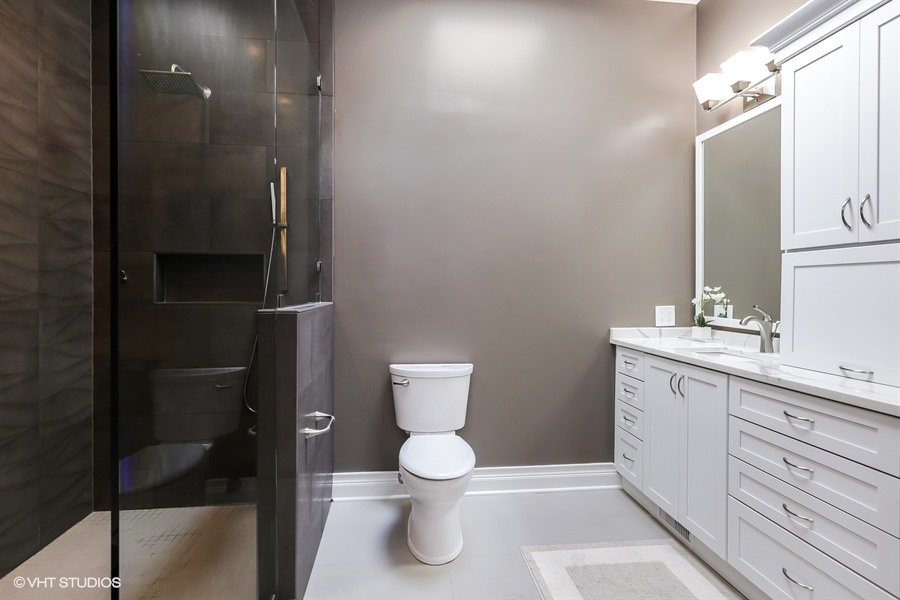 11_76EastElmSt_4_168_MasterBathroom_LowRes.jpg