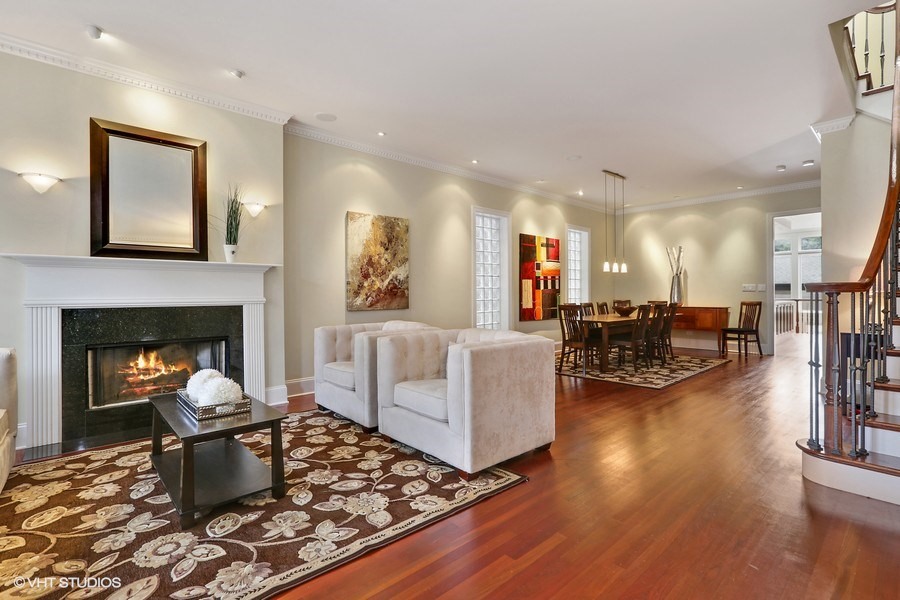 04_1437WestLexingtonSt_93_LivingRoomDiningRoom_LowRes.jpg