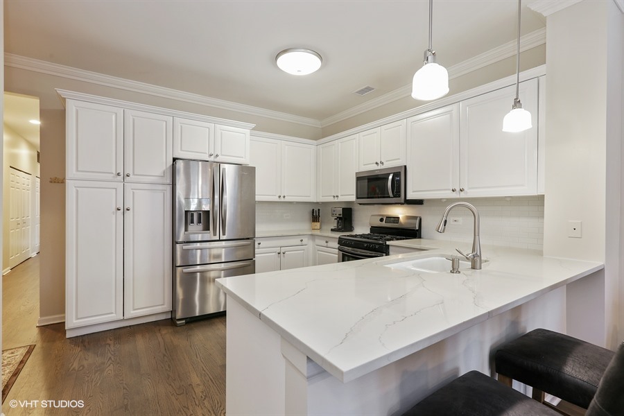 05_1947NorthHudsonAve_B_177_Kitchen_LowRes.jpg