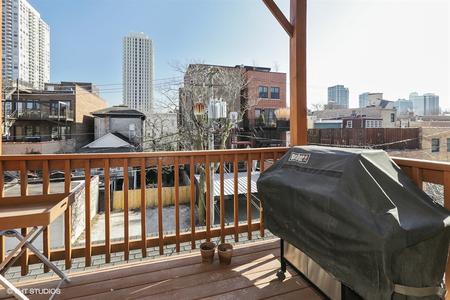 14_1947NorthHudsonAve_B_99_Balcony_LowRes.jpg