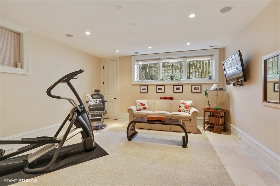 21_1914NorthBurlingSt_163_LowerLevel_LowRes.jpg