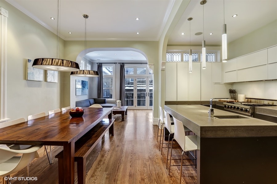 06_2112NorthSheffieldAve_92_KitchenDiningRoom_LowRes.jpg