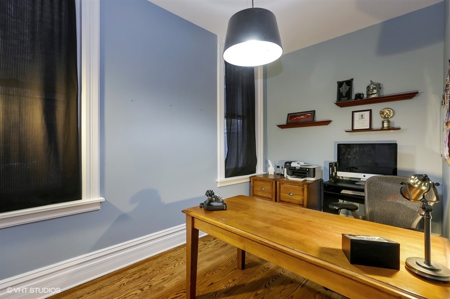 19_2112NorthSheffieldAve_154_3rdBedroom_LowRes.jpg