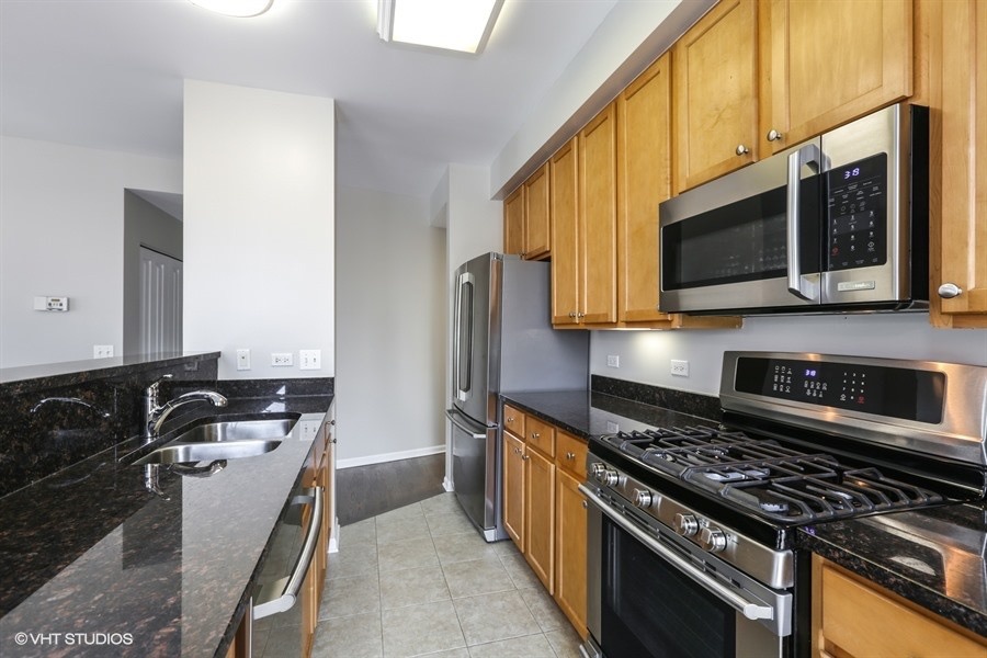 06_343WOLDTOWNCourt_Unit503_177_Kitchen_LowRes.jpg