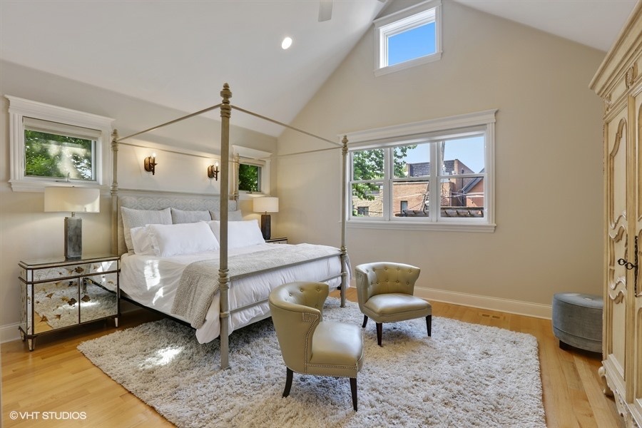 13_1532WestWolframSt_14_MasterBedroom_LowRes.jpg