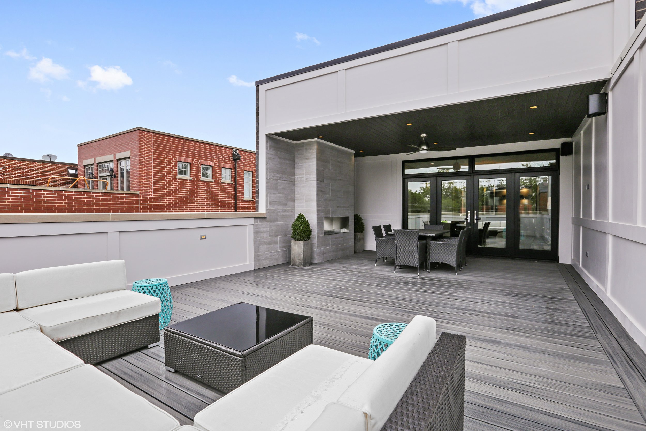 34_2116NorthMagnoliaAve_66001_Deck_HiRes.jpg