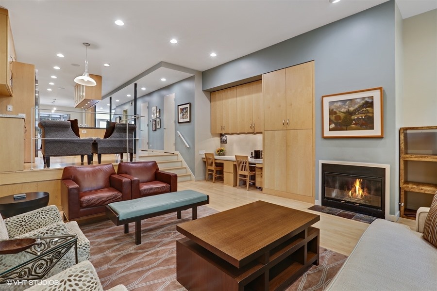 04_2757NKenmoreAvenue_10001_LivingRoom_LowRes.jpg