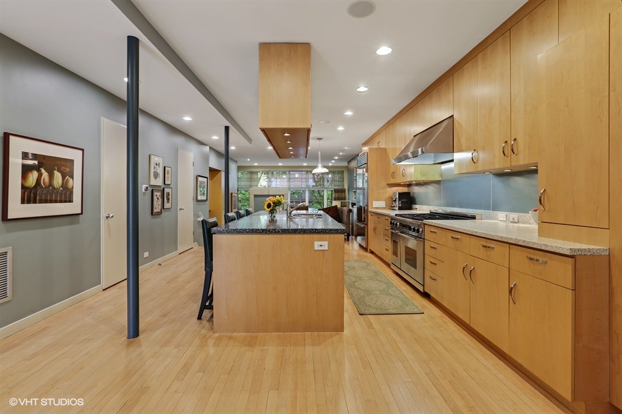 05_2757NKenmoreAvenue_5_Kitchen_LowRes.jpg