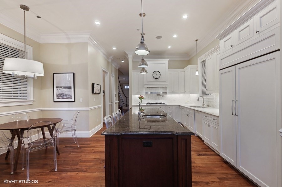 04_2030NDaytonStreet_5_KitchenBreakfastArea_LowRes.jpg